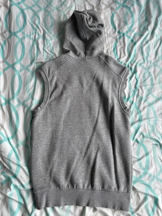 H&M Gray Ribbed Hooded Vest - Picture 2 of 4